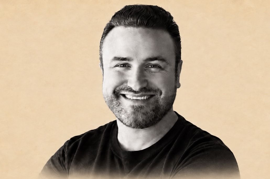 Aaron Calafato, host of 7 Minute Stories, smiling with his arms crossed