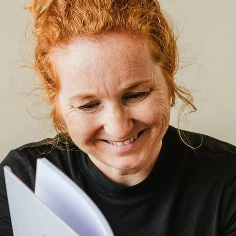 Anja Pöhlmann holding her finished Meminto memory book