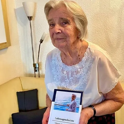 Viktoria with their own Meminto book