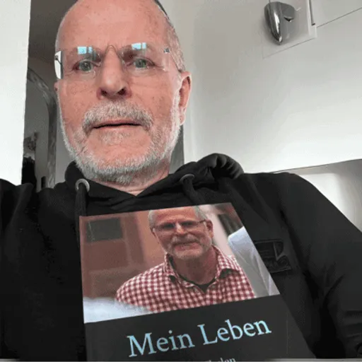 Jost mit dem eigenen Meminto Buch