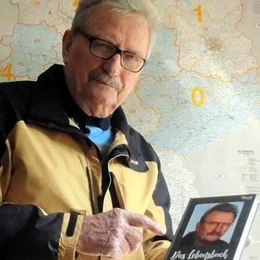 Willi mit dem eigenen Meminto Buch