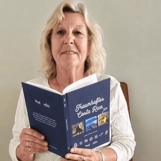 Petra com o seu livro Meminto