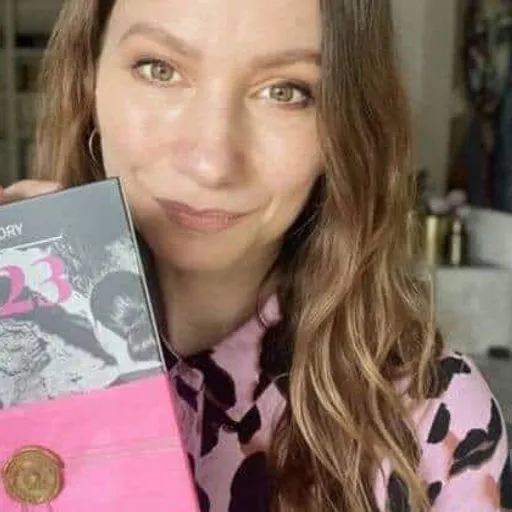 Anita with their own Meminto book