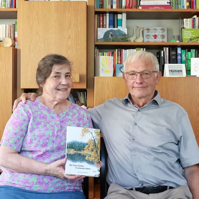 Hans & Susanna with their own Meminto book