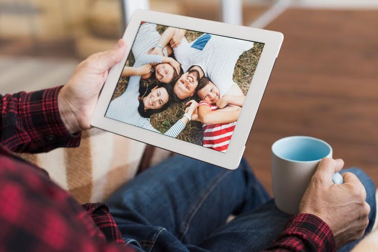 Digital photo frame